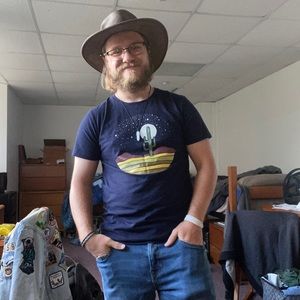 Meet your Posher, Levi